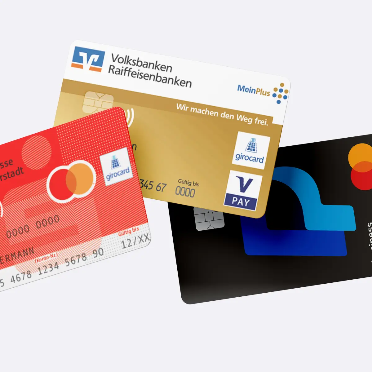 Verschiedene Bankkarten von Volksbanken, Sparkassen und Mastercard, die mit Multibanking Apps verwaltet werden können.